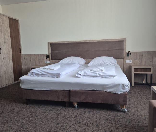 Double room with air-conditioning