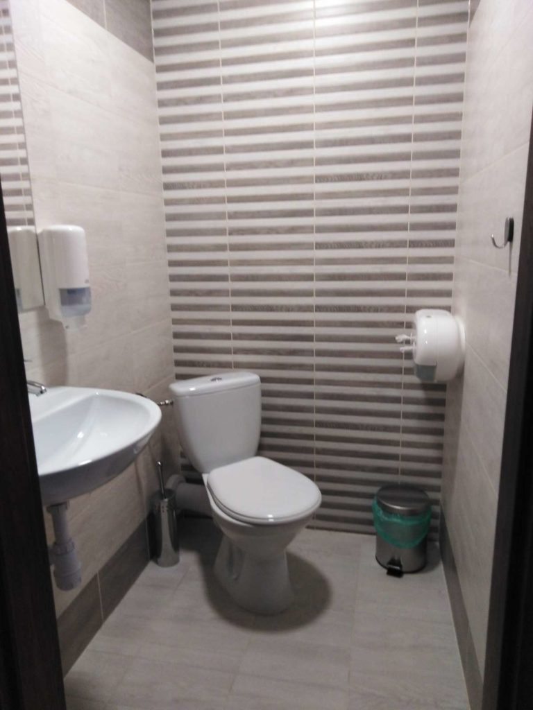łazienka w hotelu cargo